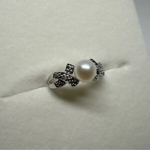 Beautiful 14k White Gold, 6mm White Pearl And Accent Diamonds Ring Size 7